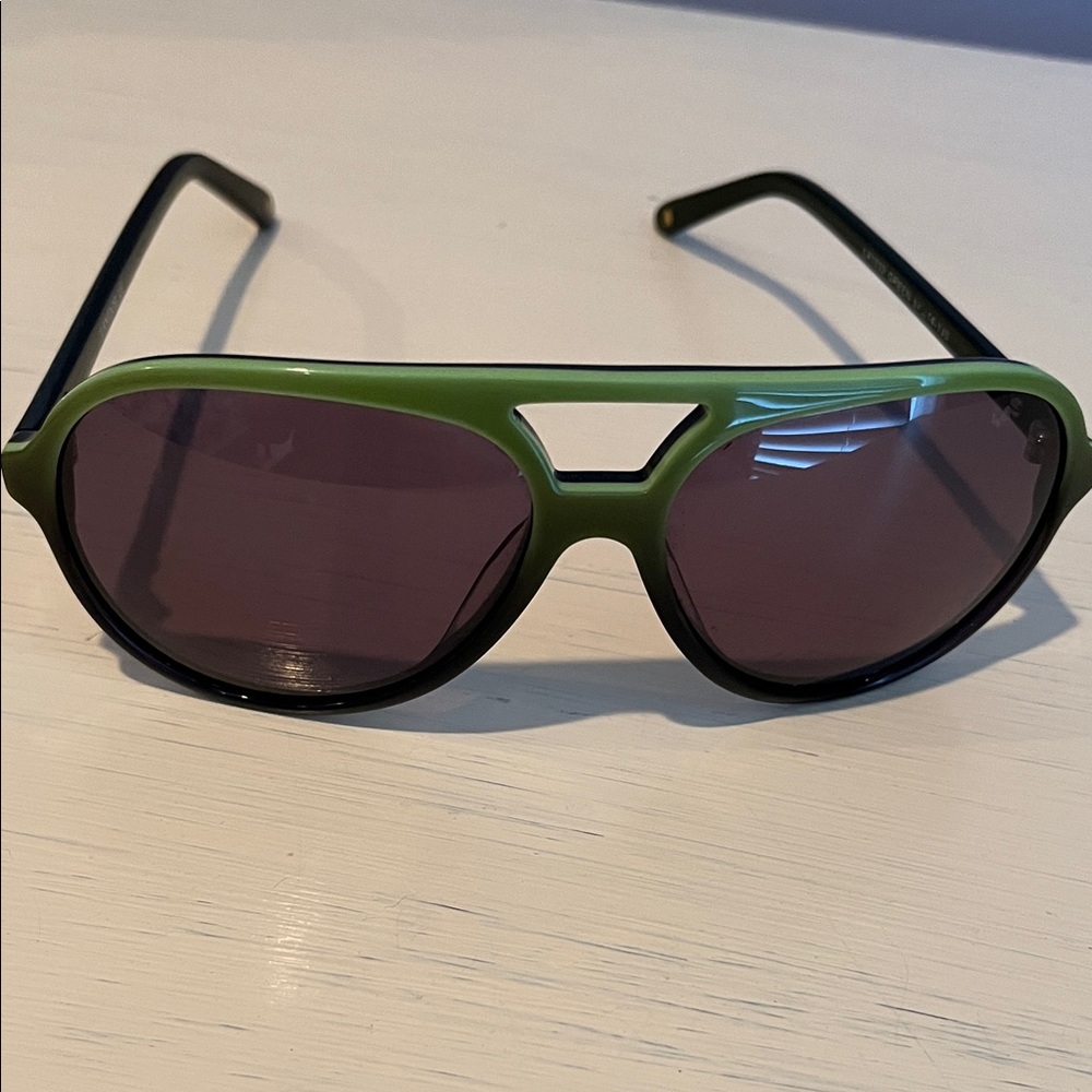 Lanidor Aviator Sunglasses with Green Rim